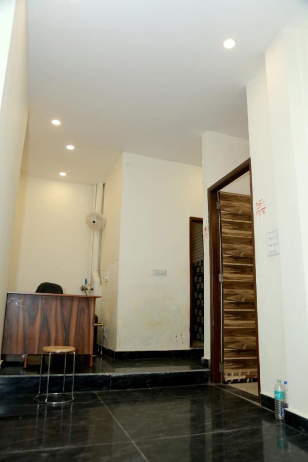 ניו דלהי The Charlie'S Hostel מראה חיצוני תמונה